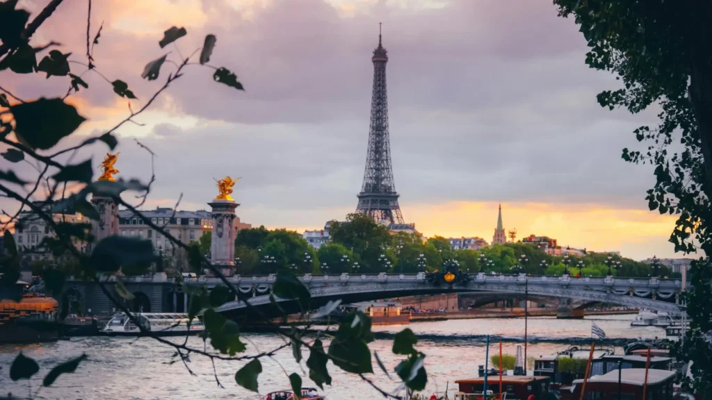 Eiffel Tower - paris