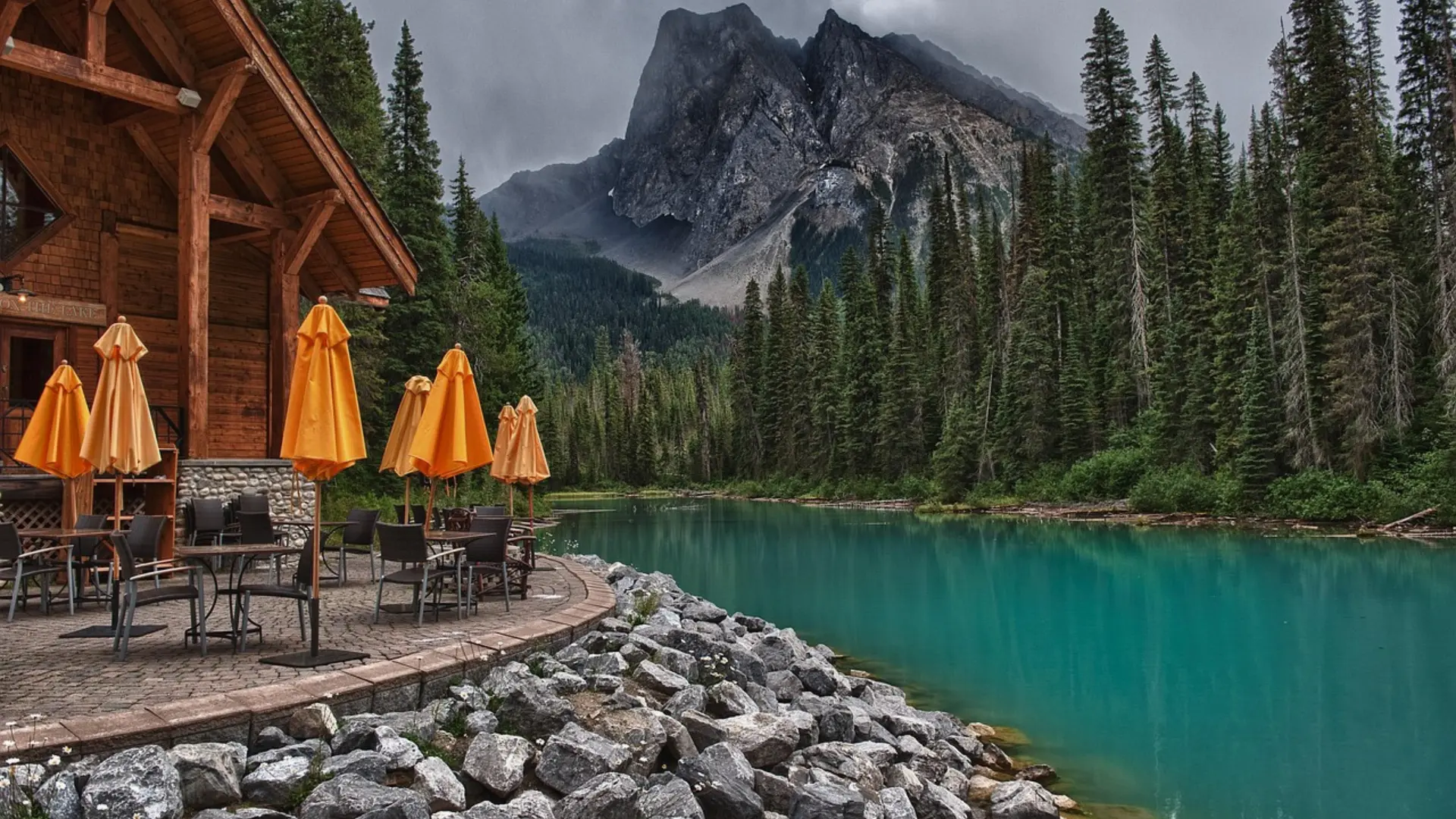 Banff Travel Packages: How to Choose the Perfect Canadian Rockies Adventure for Every Season