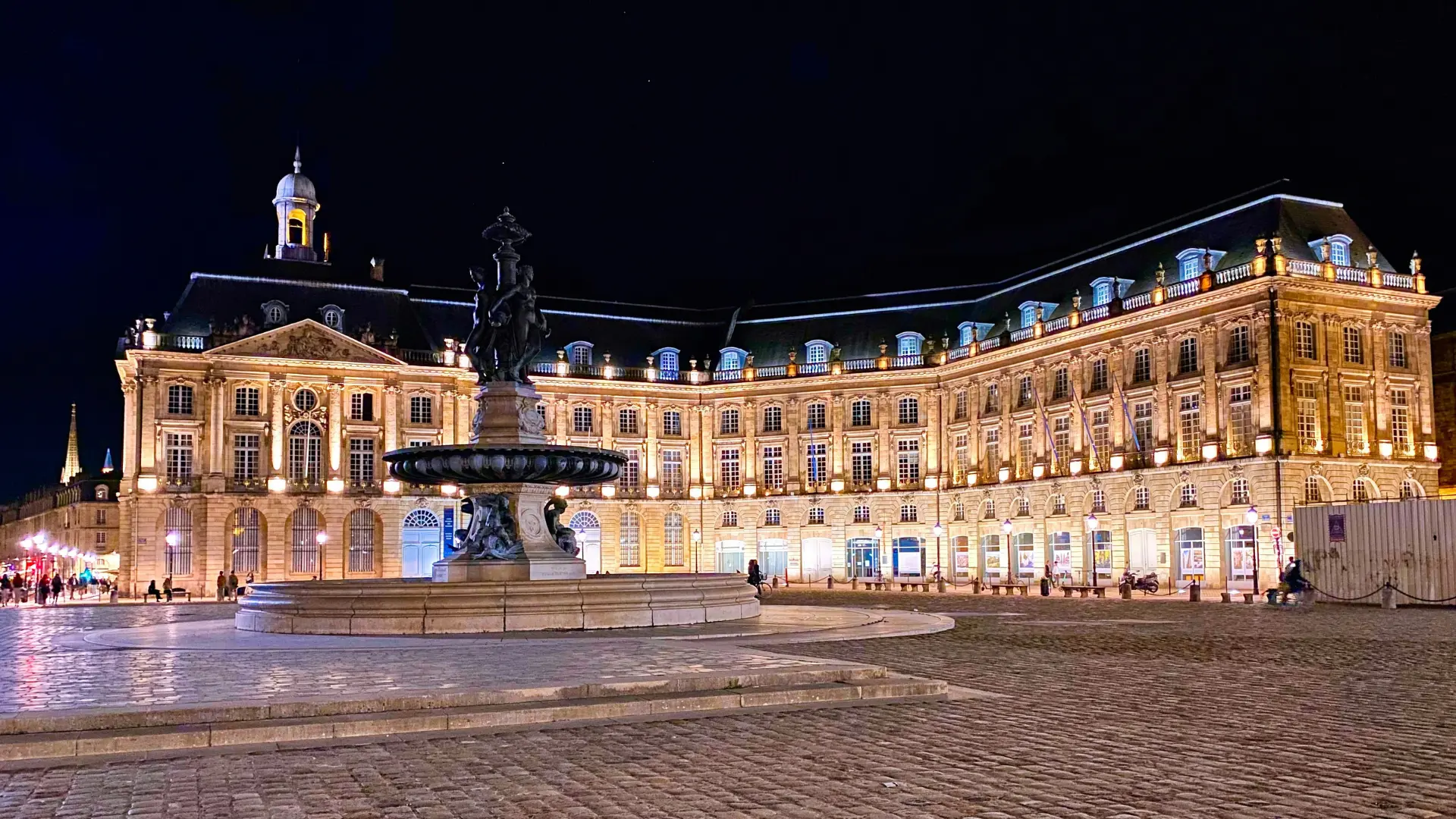 Bordeaux Travel Guide: Top Attractions, Wine Tours, and Hidden Gems